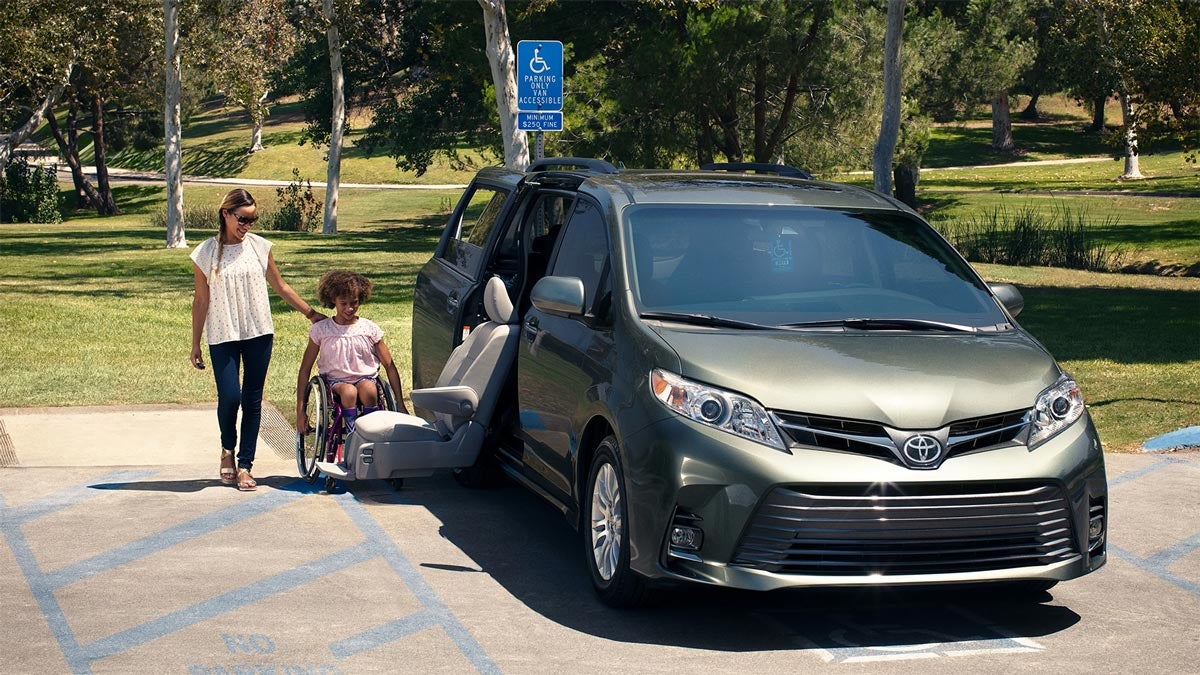 2019 Toyota Sienna with Auto Access Seat from Toyota of Jackson in Jackson, MS