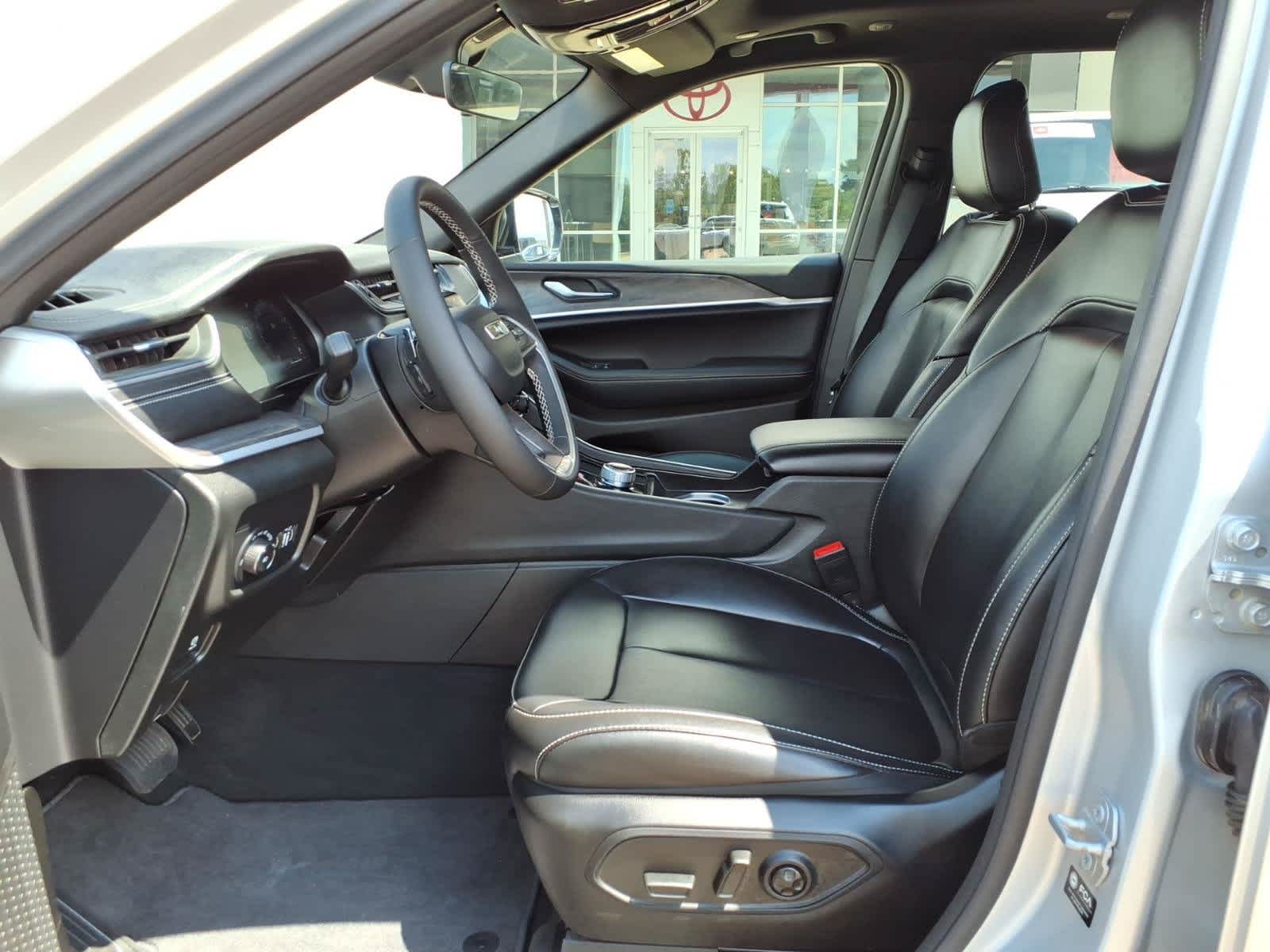 2025 Jeep Grand Cherokee Limited 4x2