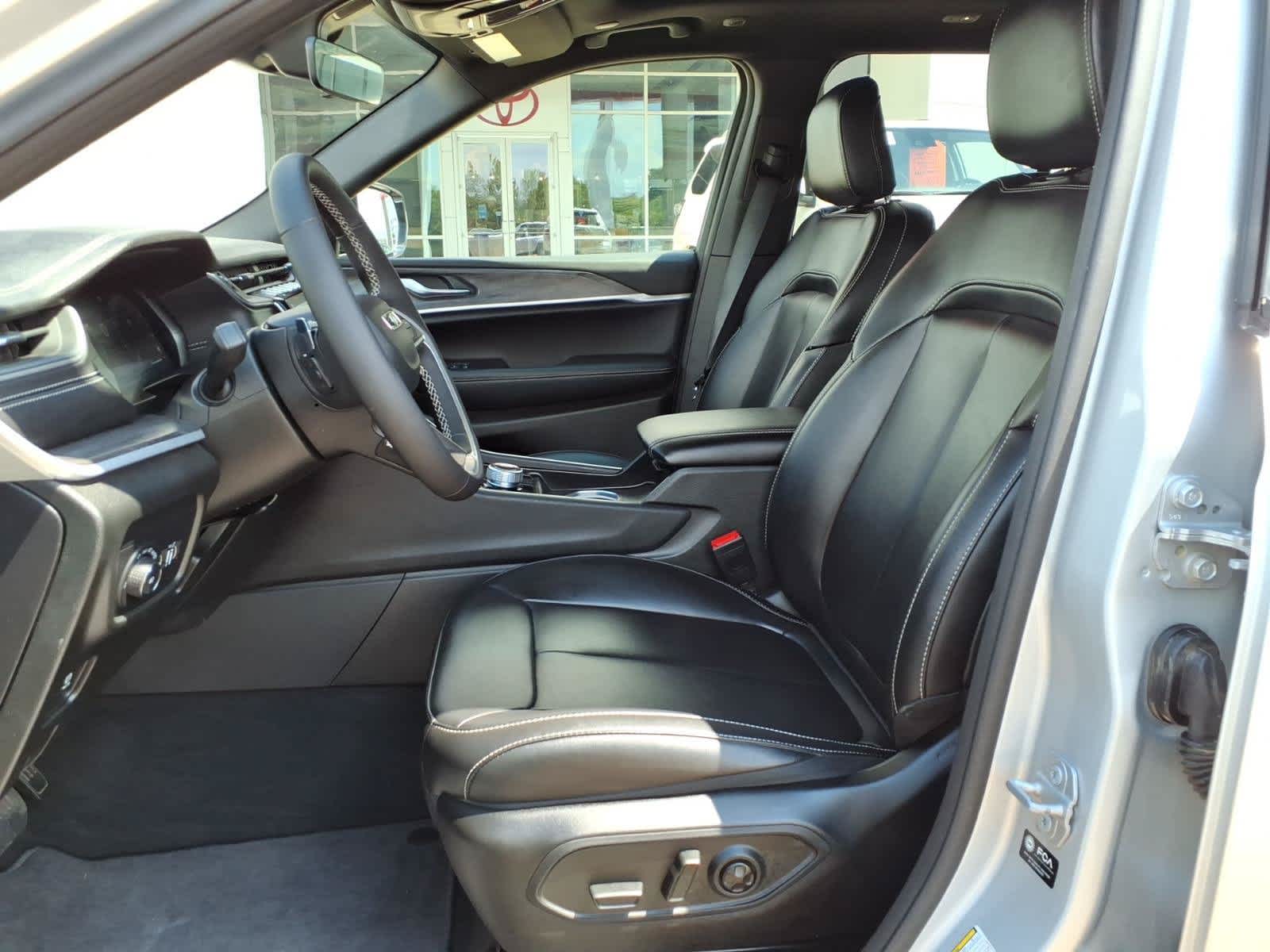 2025 Jeep Grand Cherokee Limited 4x2