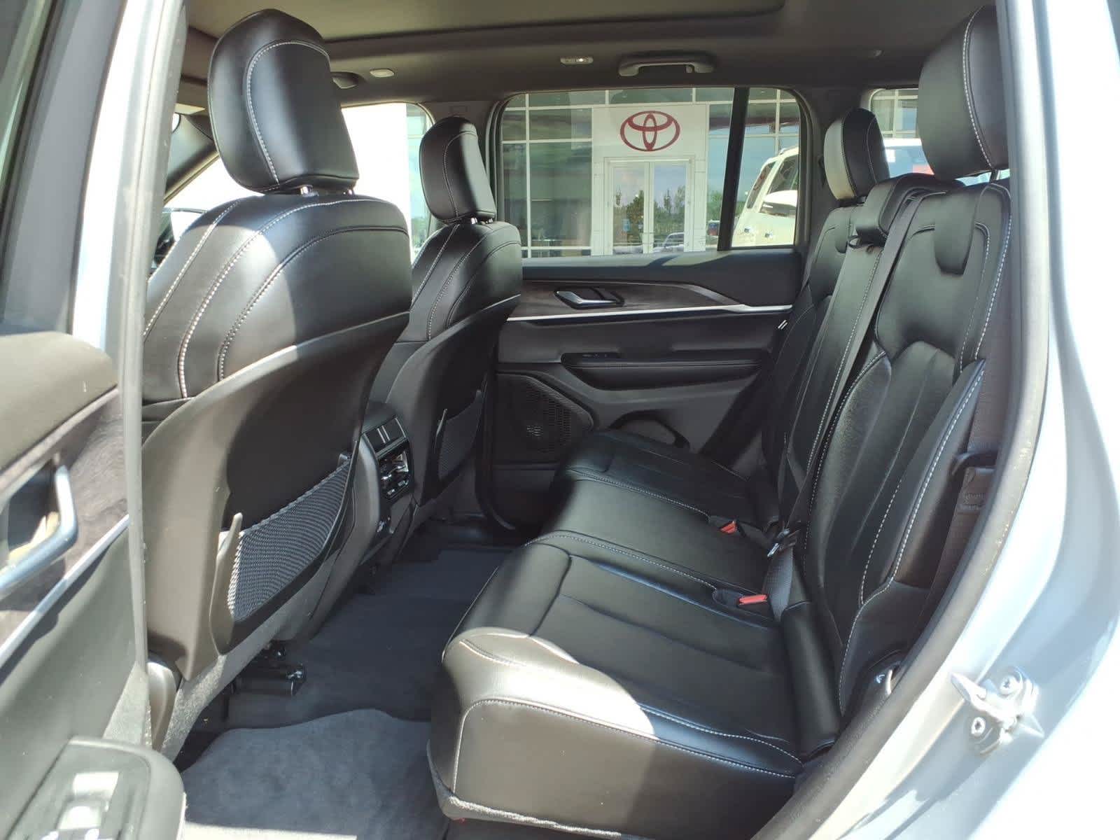 2025 Jeep Grand Cherokee Limited 4x2