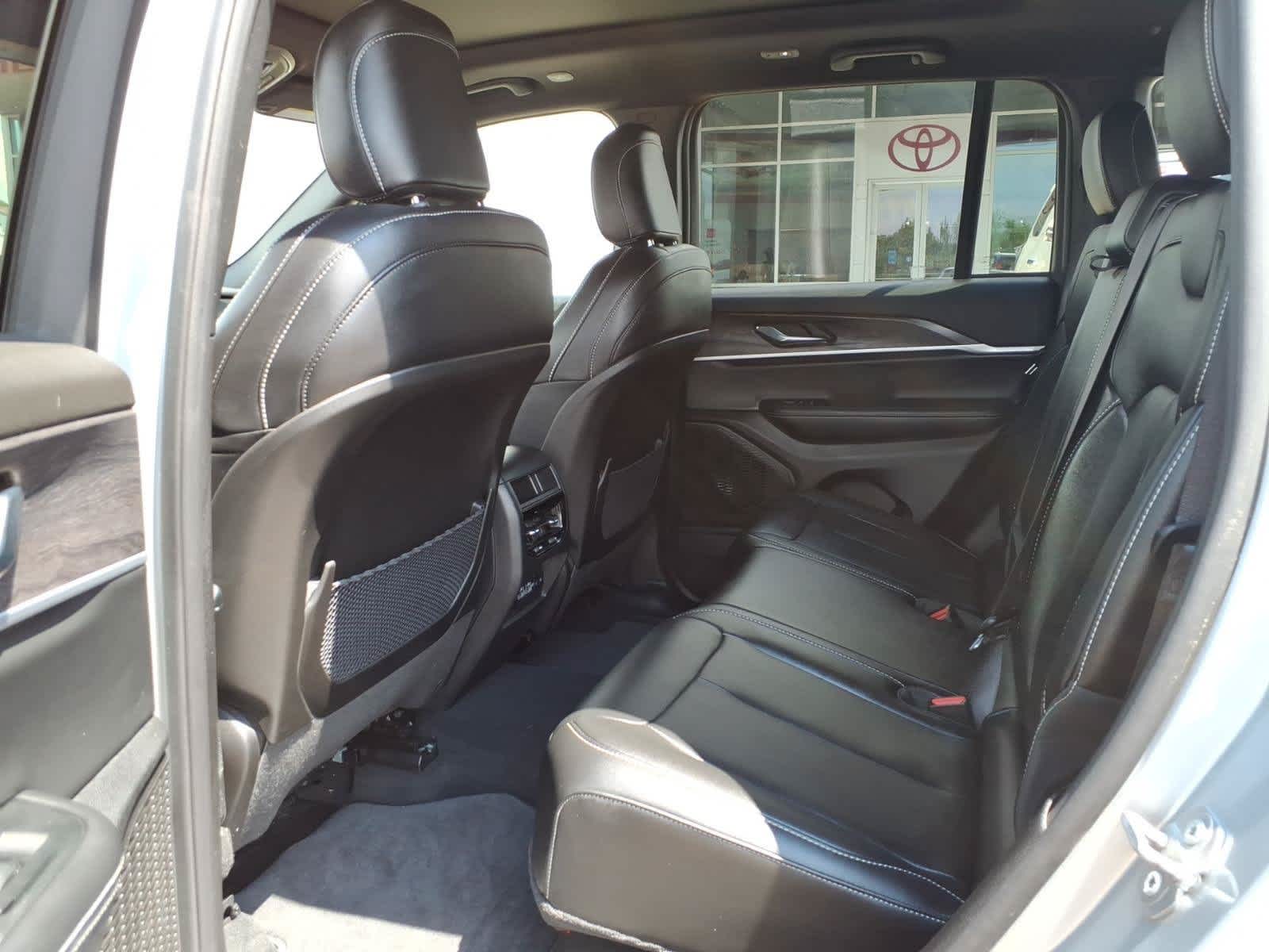 2025 Jeep Grand Cherokee Limited 4x2