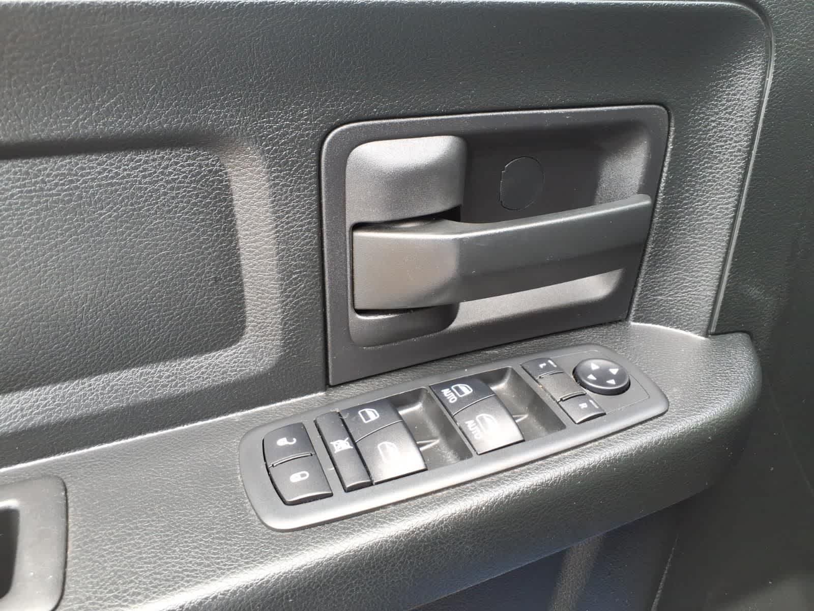 2018 RAM 1500 Express 4x2 Quad Cab 64 Box