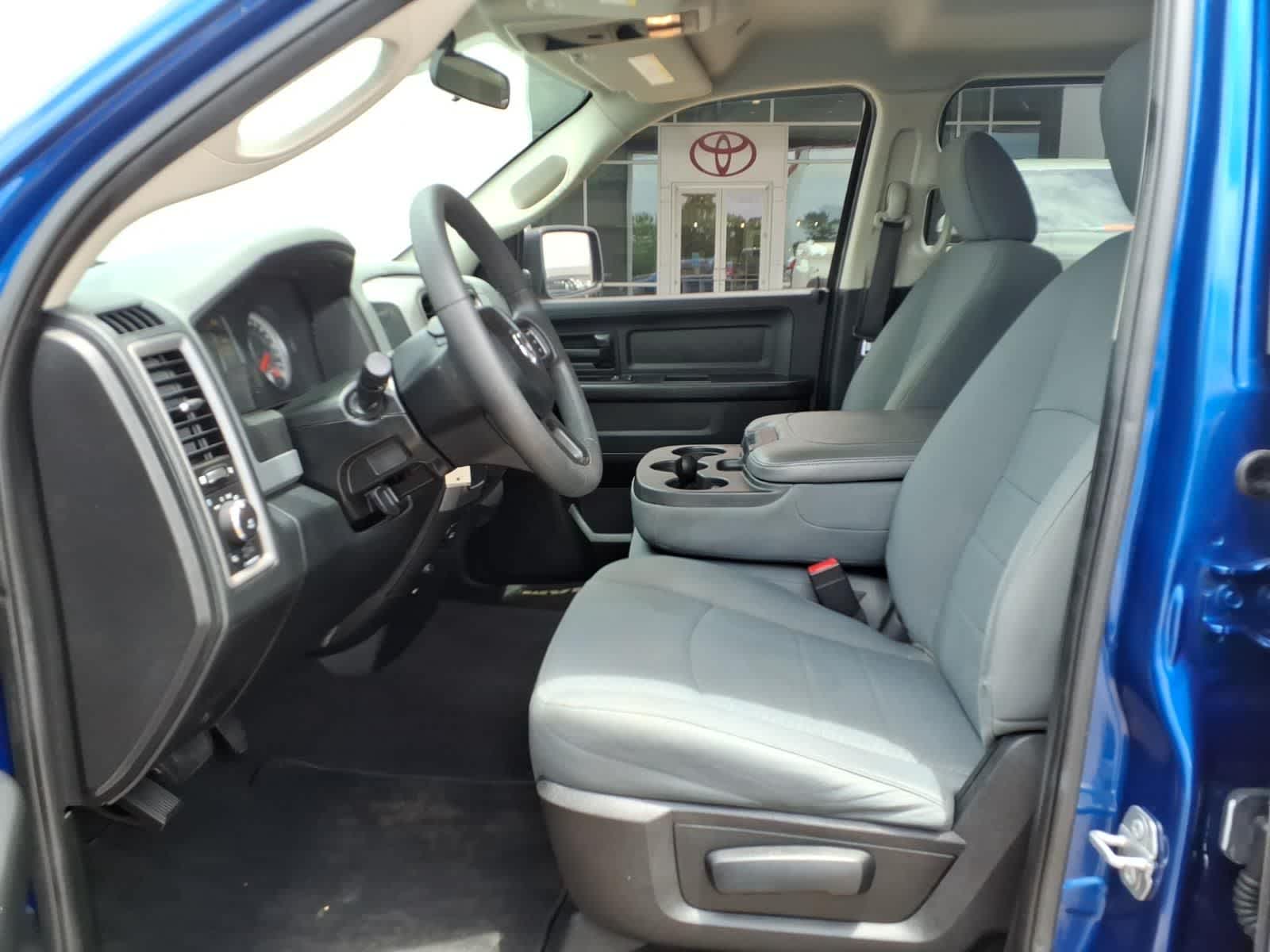 2018 RAM 1500 Express 4x2 Quad Cab 64 Box