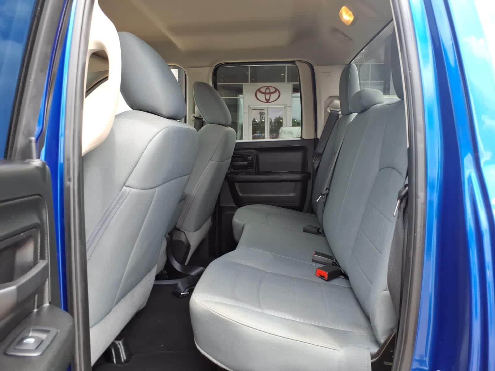 2018 RAM 1500 Express 4x2 Quad Cab 64 Box