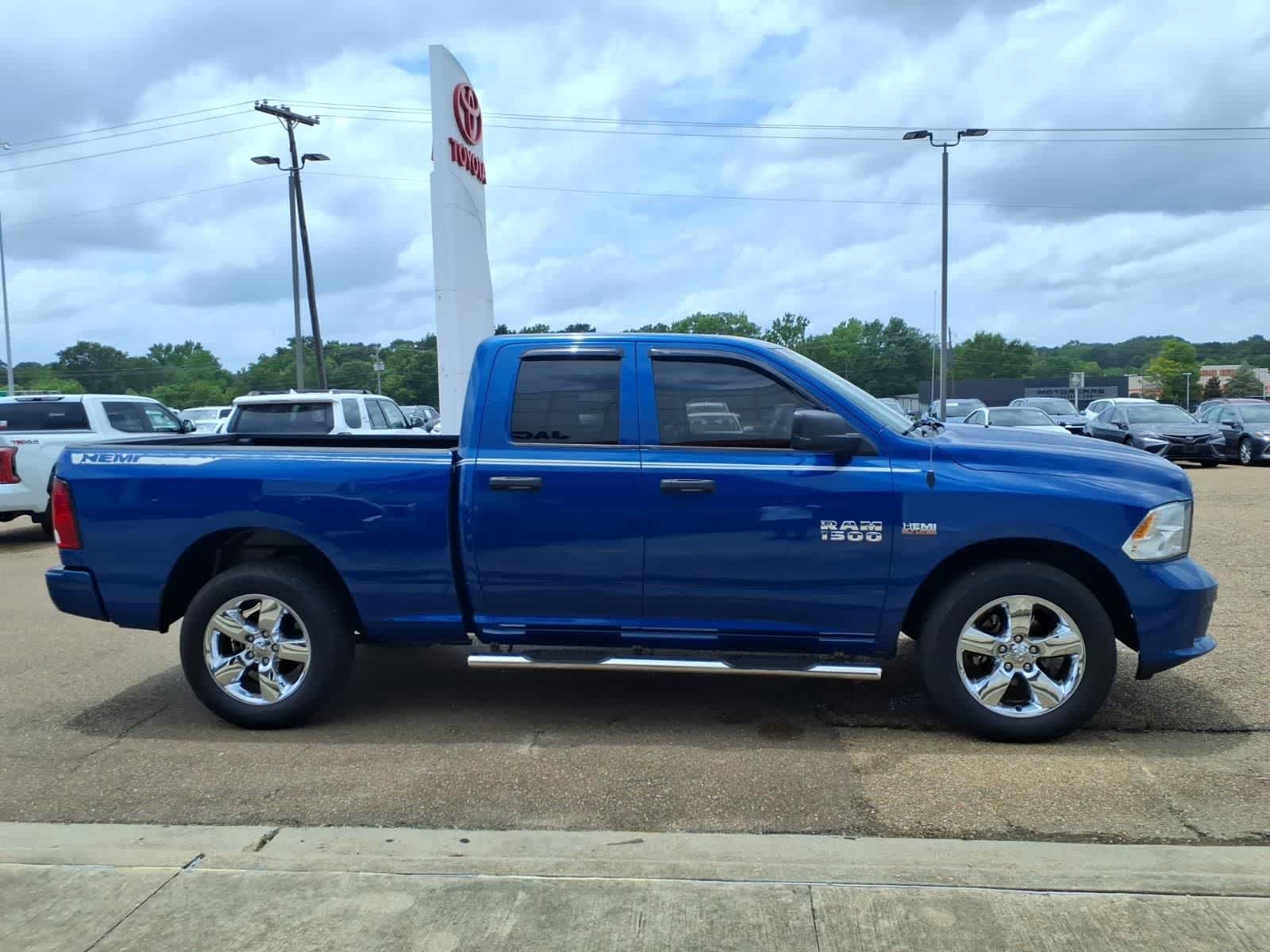 2018 RAM 1500 Express 4x2 Quad Cab 64 Box