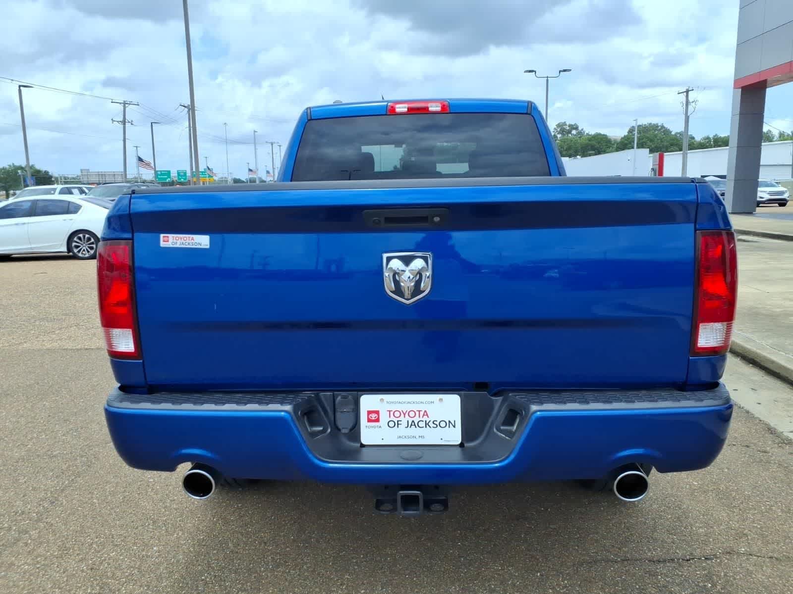 2018 RAM 1500 Express 4x2 Quad Cab 64 Box