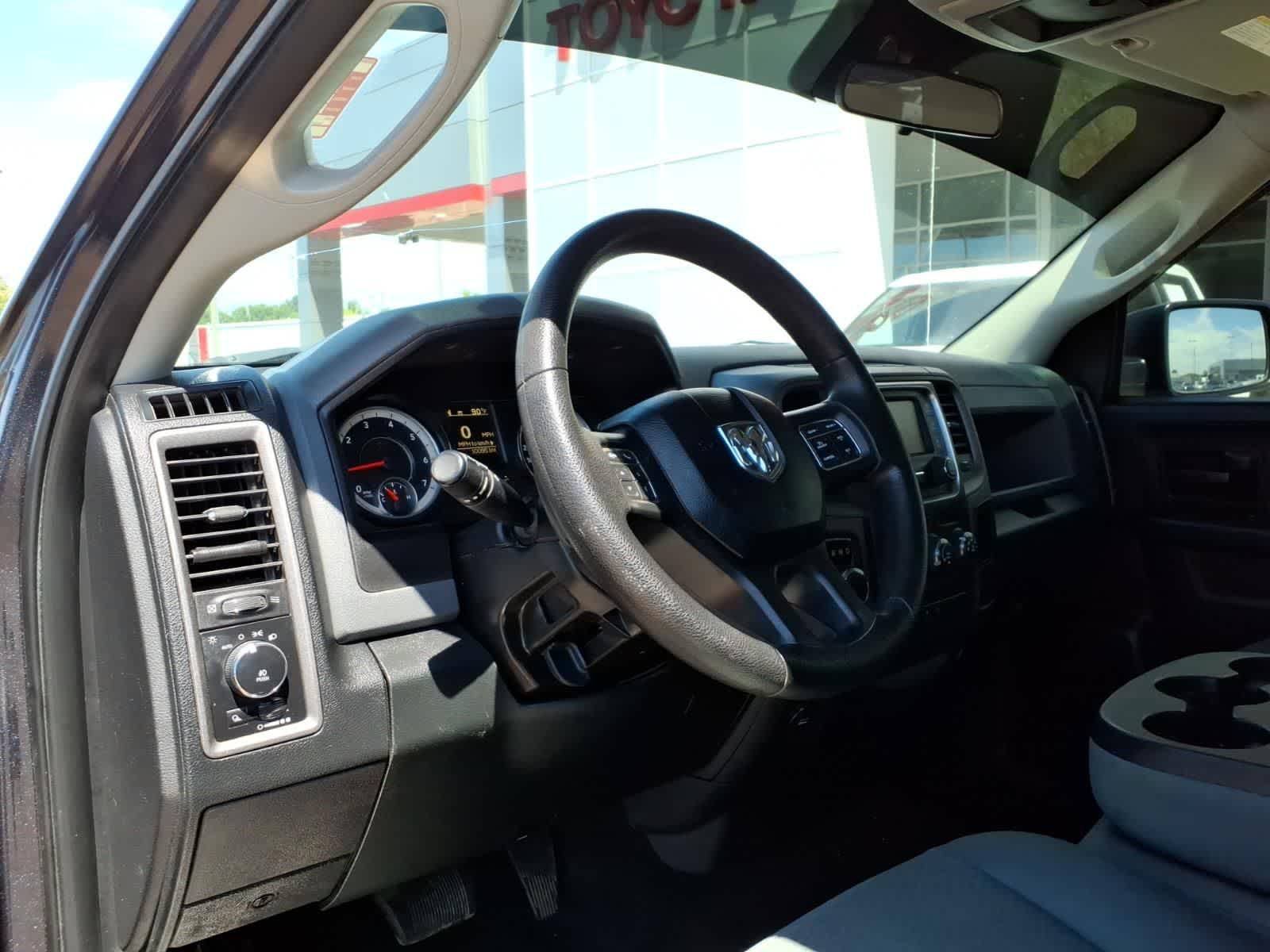 2017 RAM 1500 Express 4x4 Quad Cab 64 Box