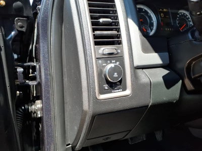 2017 RAM 1500 Express 4x4 Quad Cab 64 Box