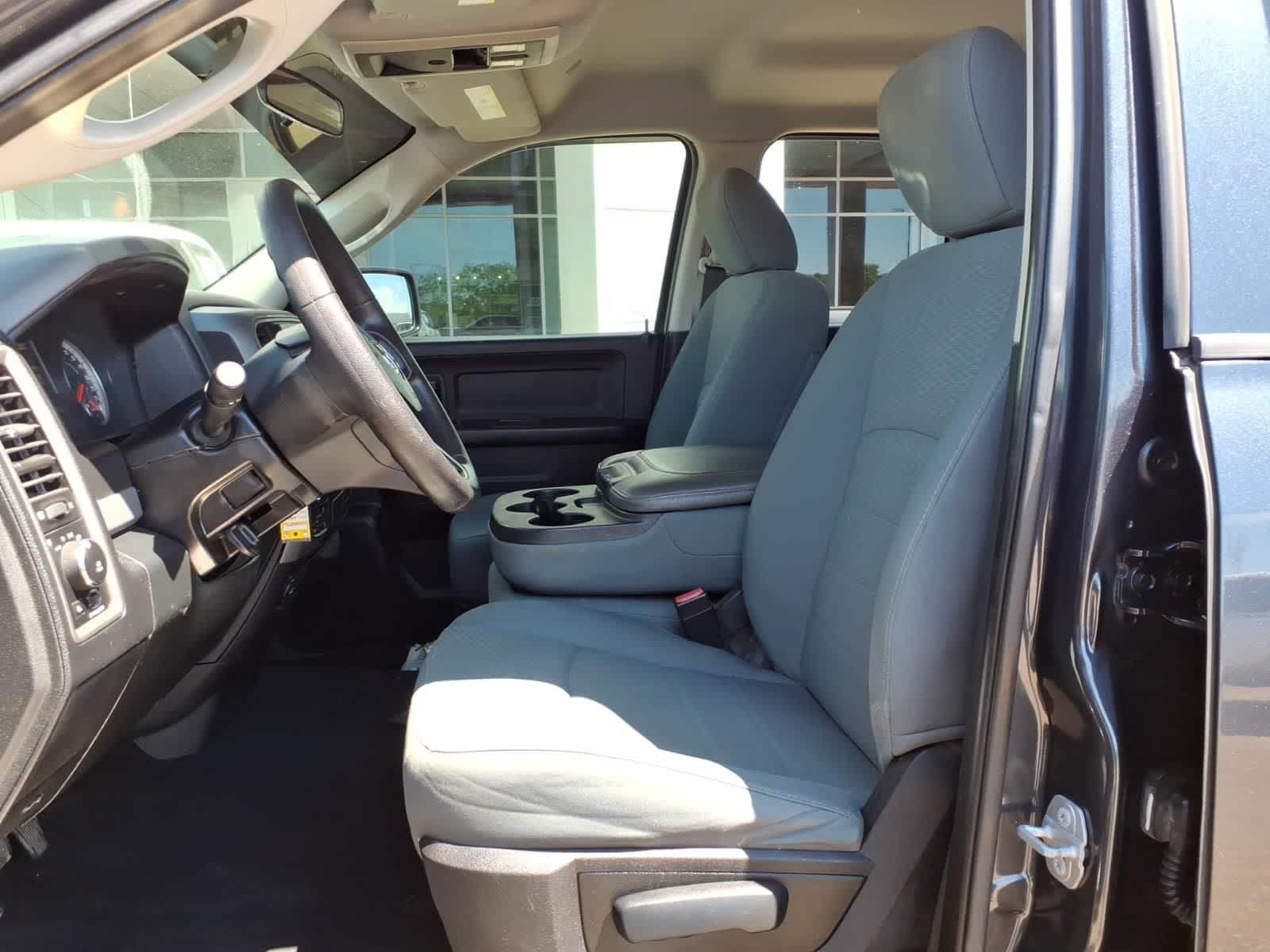 2017 RAM 1500 Express 4x4 Quad Cab 64 Box