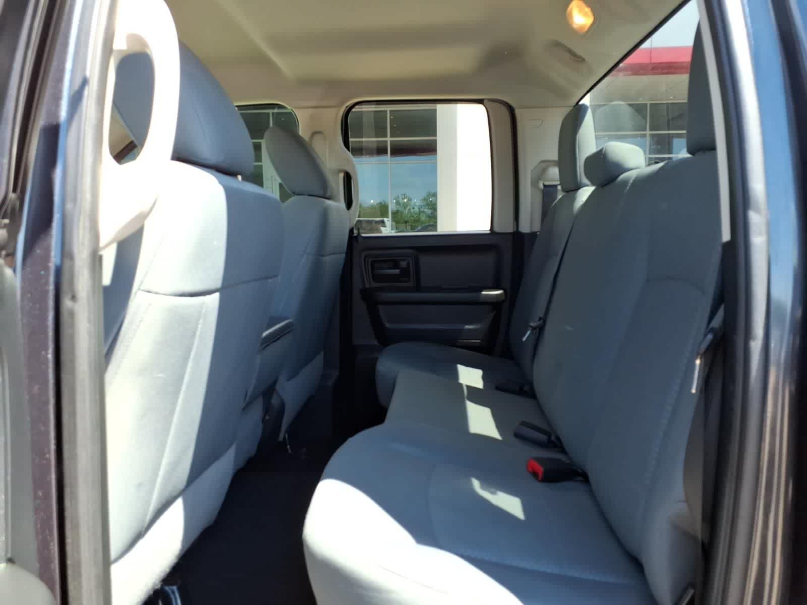 2017 RAM 1500 Express 4x4 Quad Cab 64 Box