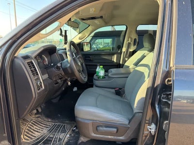 2017 RAM 1500 Express 4x4 Quad Cab 64 Box