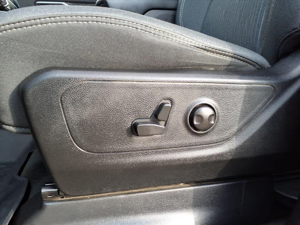 2022 RAM 1500 Big Horn 4x4 Crew Cab 57 Box