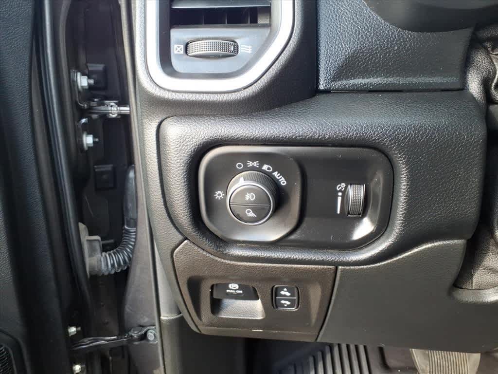 2022 RAM 1500 Big Horn 4x4 Crew Cab 57 Box