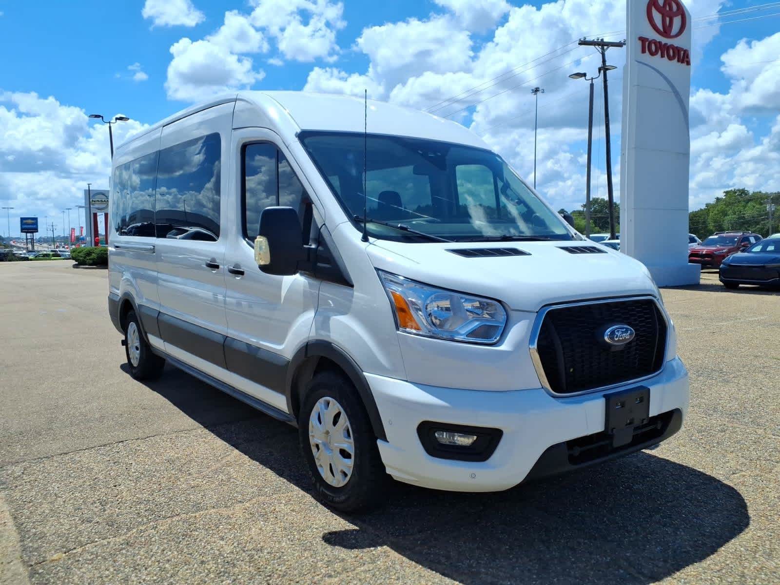 2021 Ford Transit Passenger T-350 148 Med Roof XLT RWD