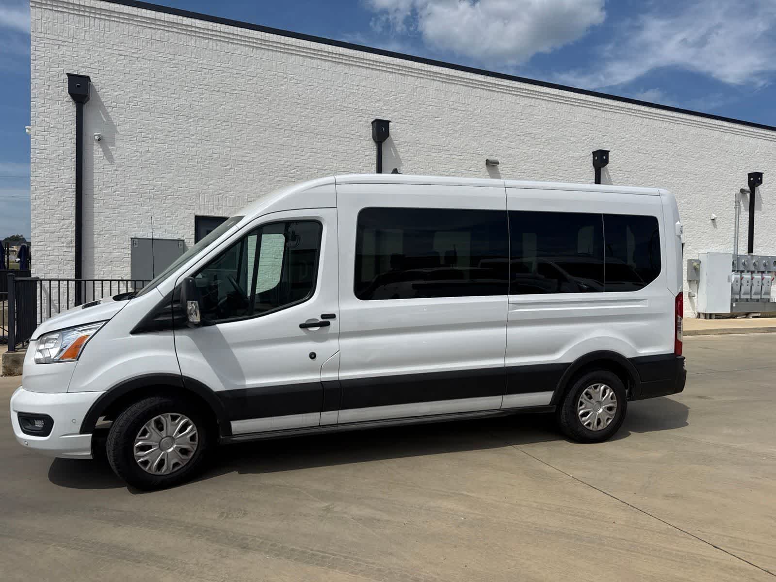 2022 Ford Transit Passenger T-350 148 Med Roof XLT RWD
