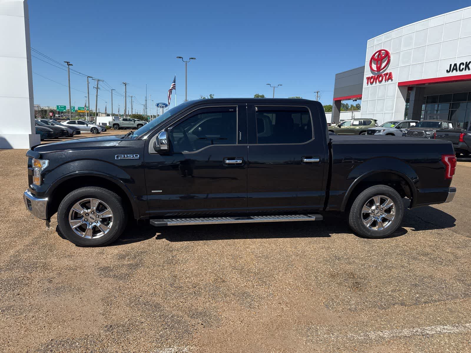 2015 Ford F-150 2WD SuperCrew 145 Lariat