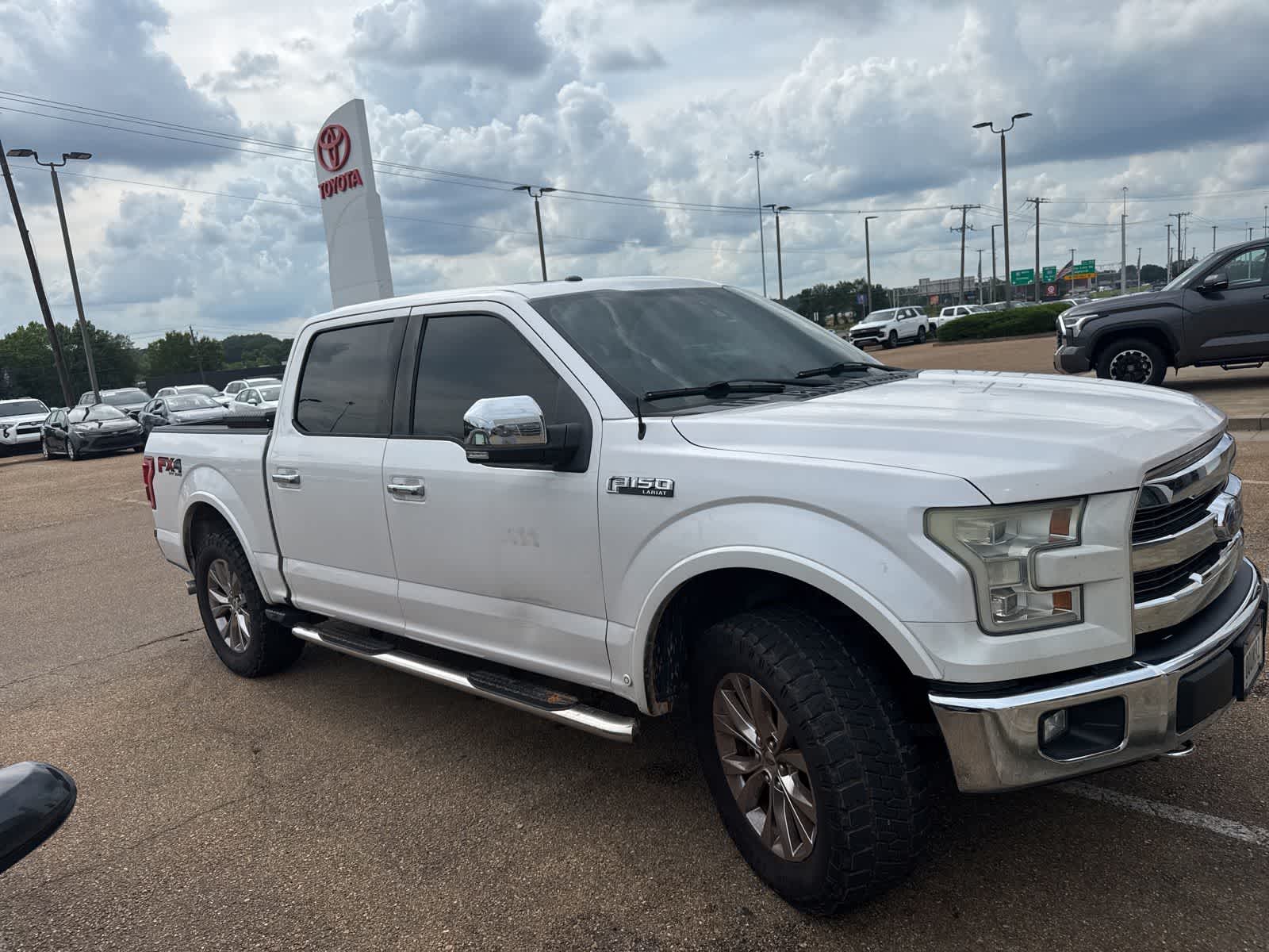 2015 Ford F-150 4WD SuperCrew 145 Lariat