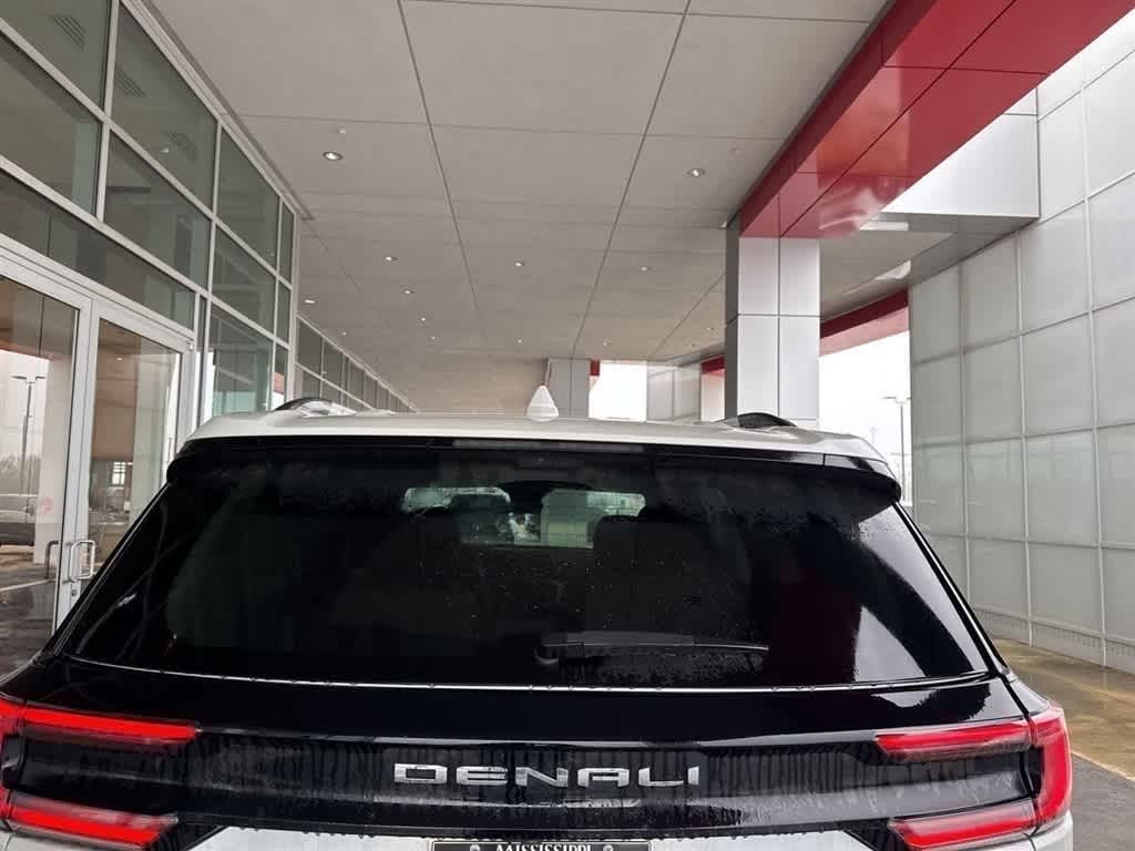2025 GMC Acadia FWD 4dr Denali