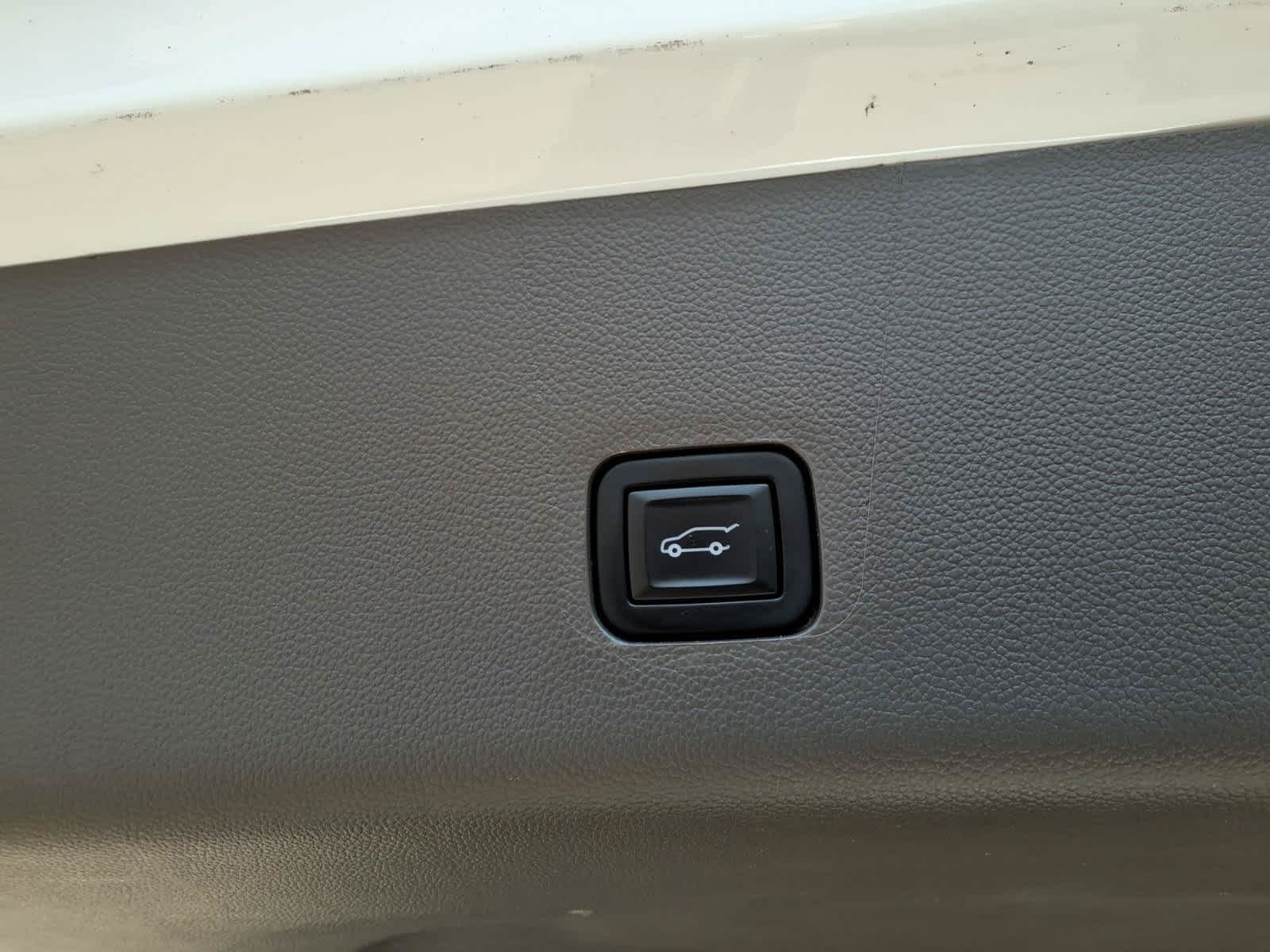 2021 Chevrolet Traverse FWD 4dr Premier