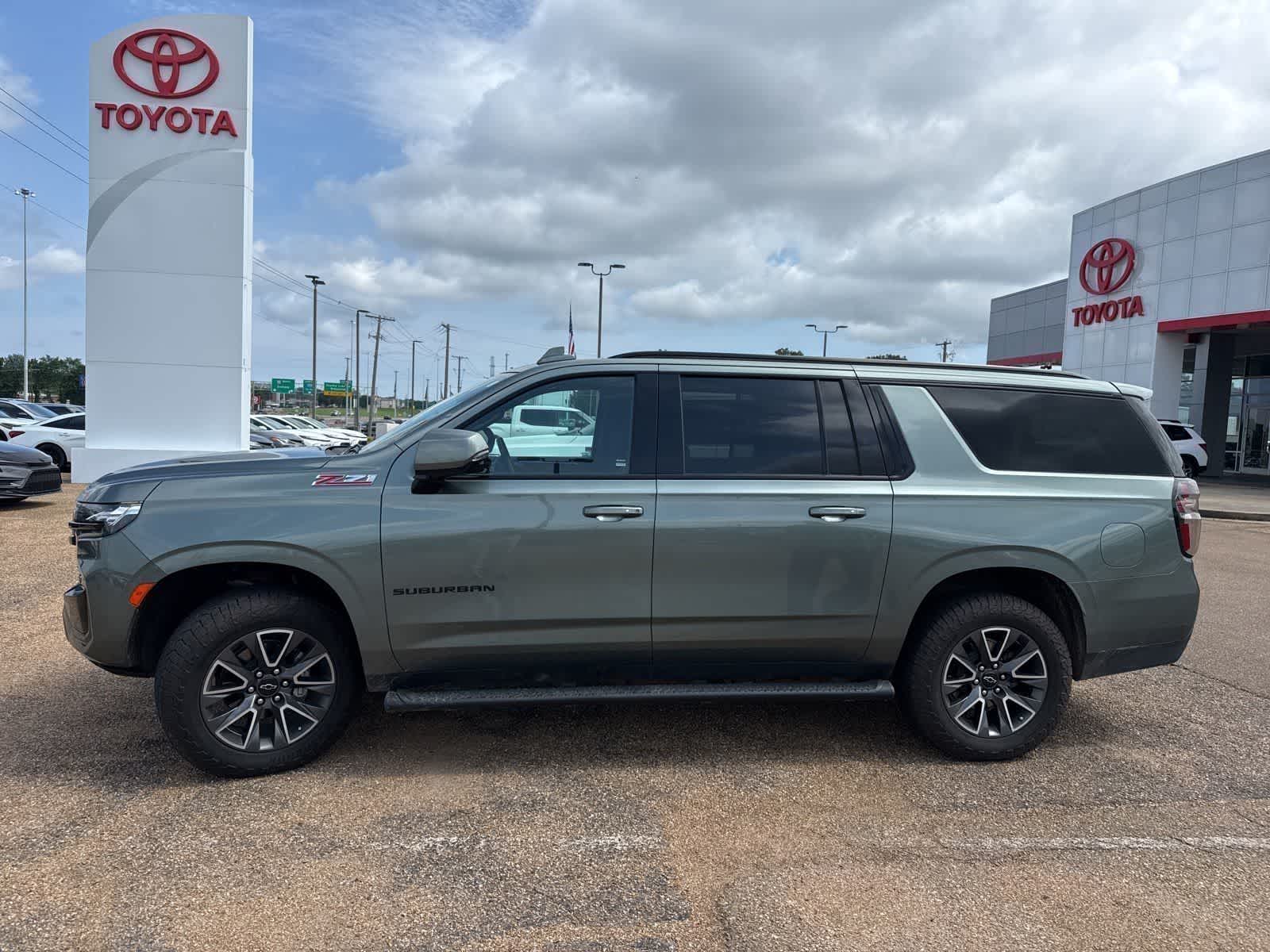 2024 Chevrolet Suburban 4WD 1500 Z71's photo