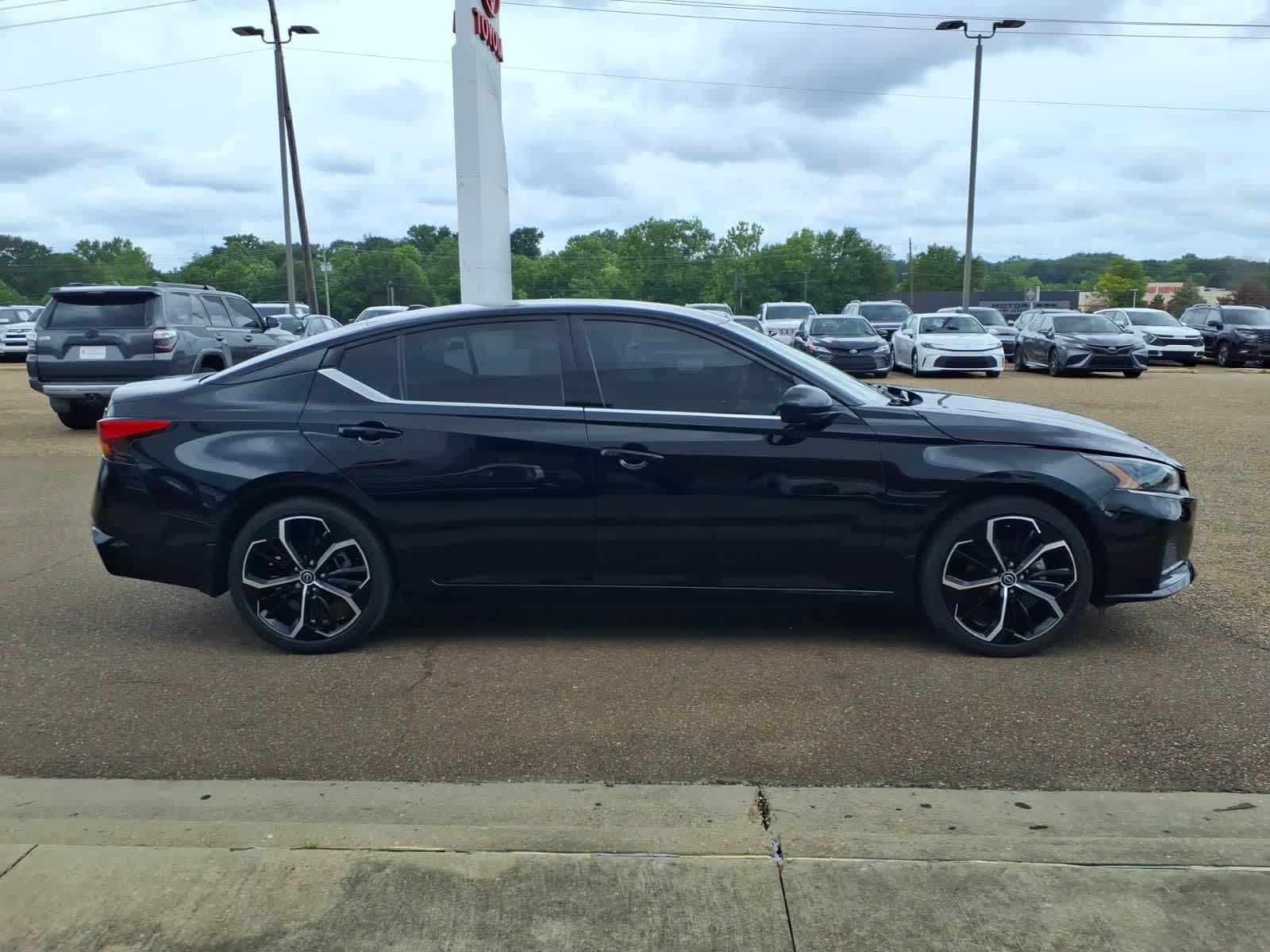 2025 Nissan Altima SR FWD