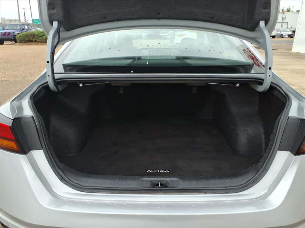 2024 Nissan Altima 2.5 SV Sedan