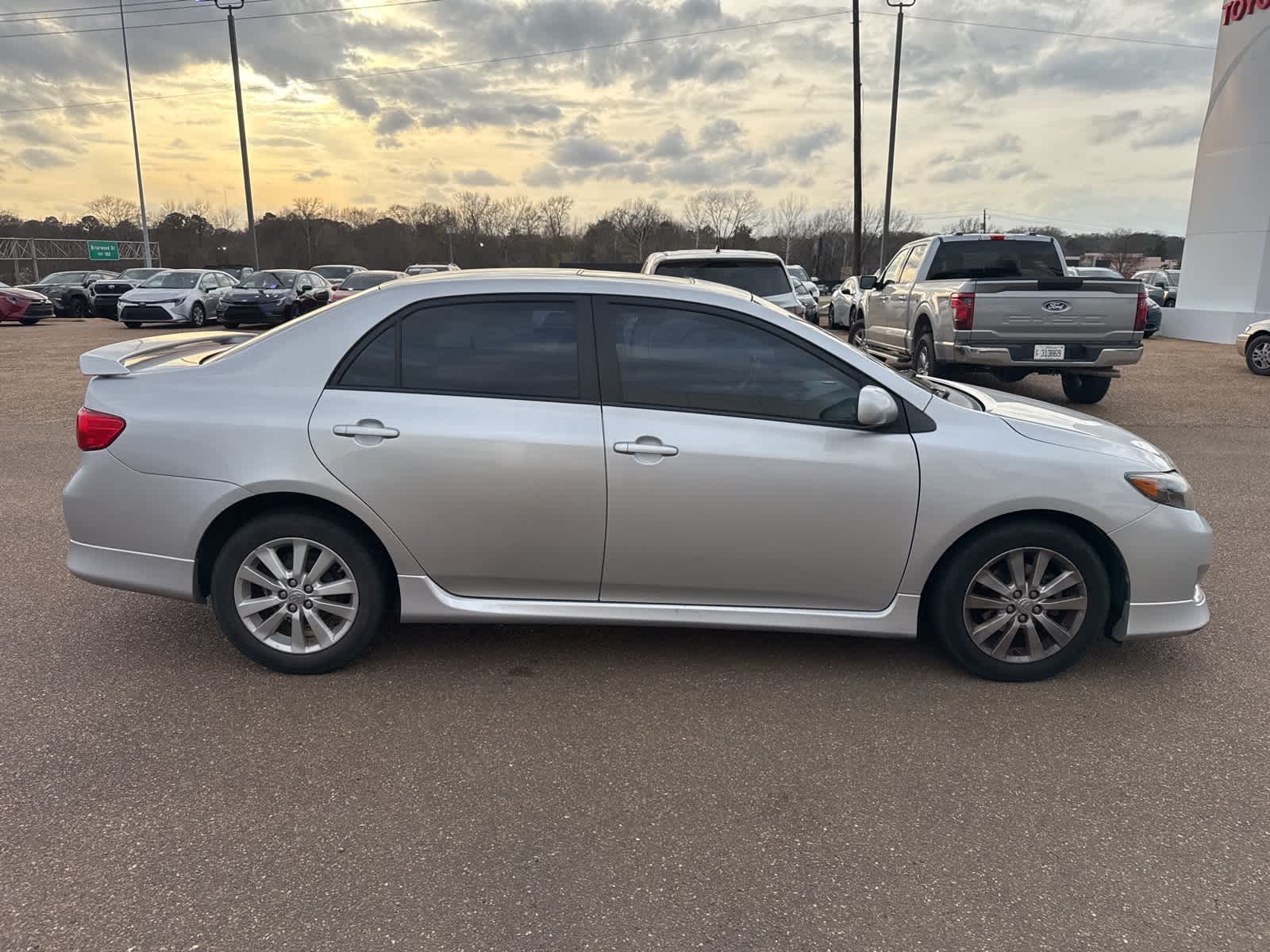 2009 Toyota Corolla 4dr Sdn Auto S