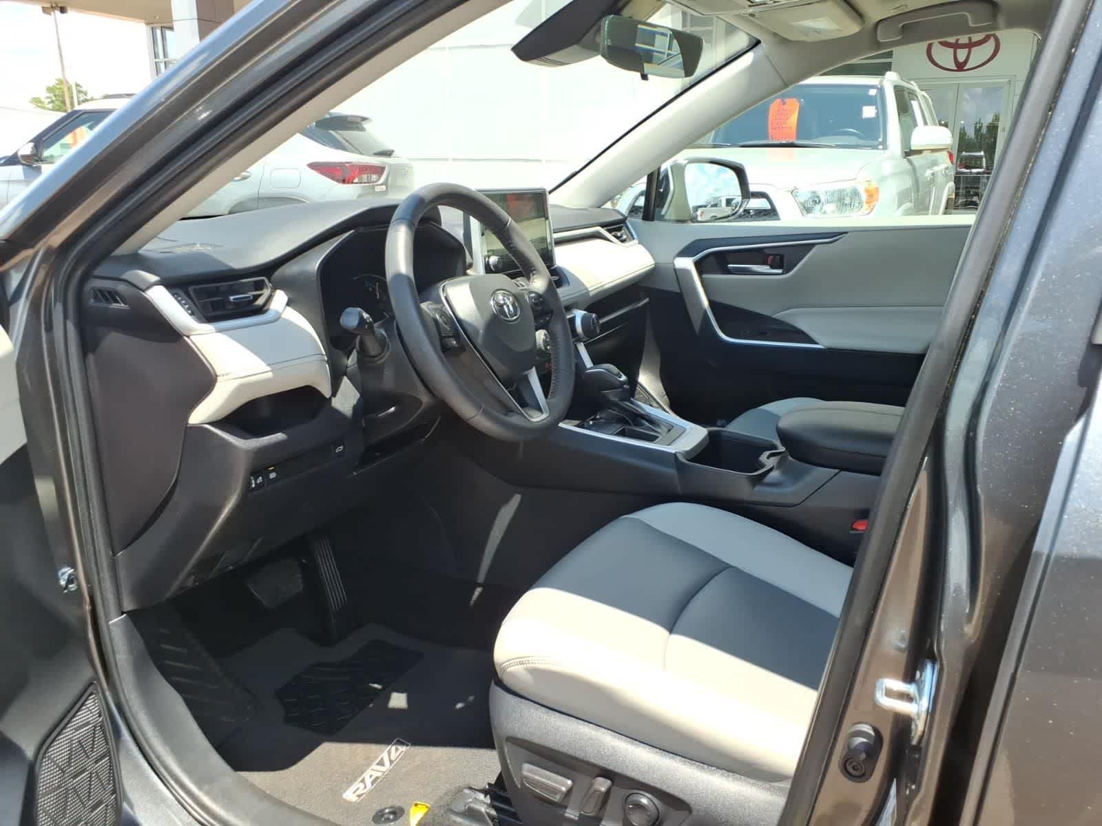 2025 Toyota RAV4 XLE Premium FWD
