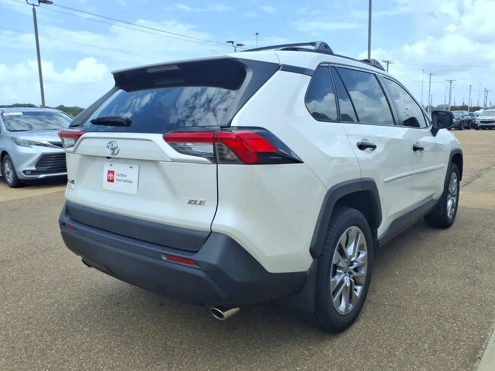 2022 Toyota RAV4 XLE Premium FWD