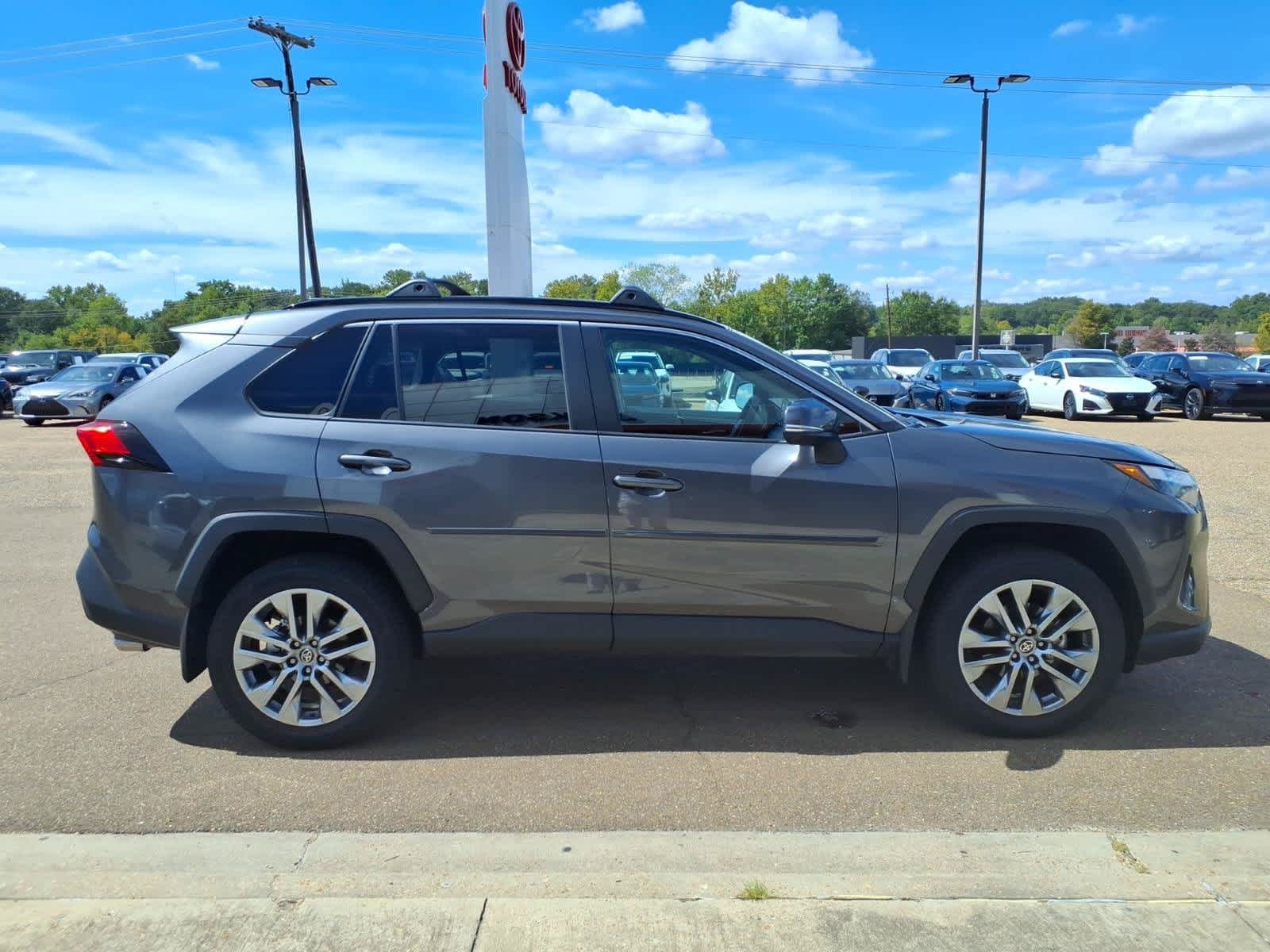2023 Toyota RAV4 XLE Premium FWD