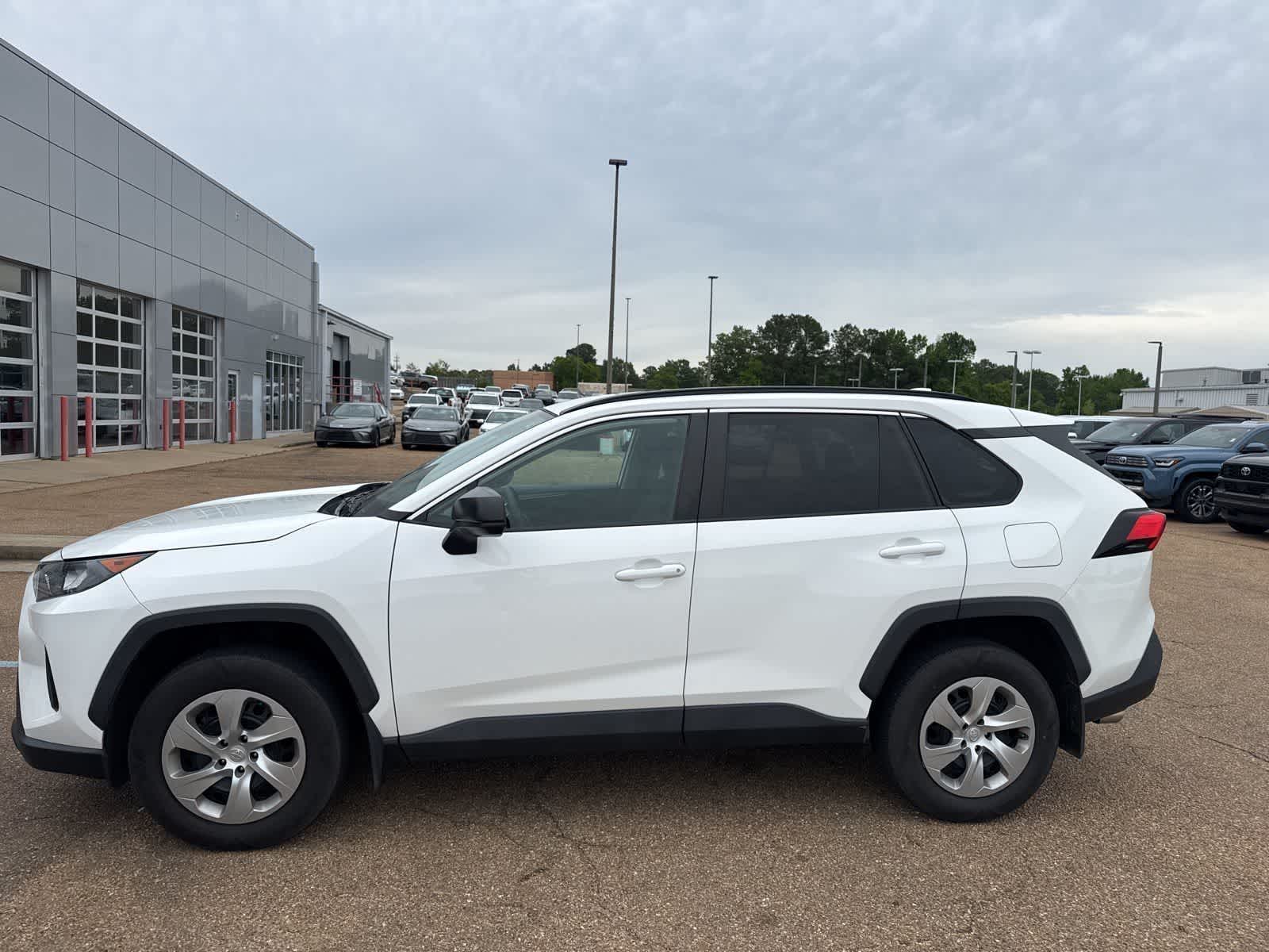 2020 Toyota RAV4 LE FWD