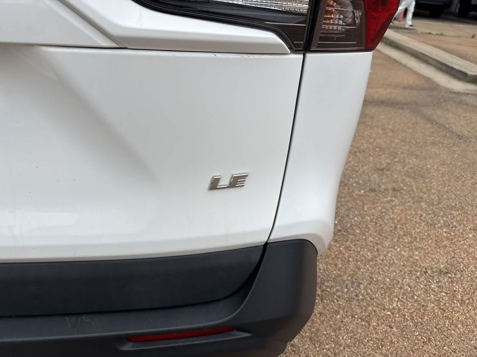 2020 Toyota RAV4 LE FWD