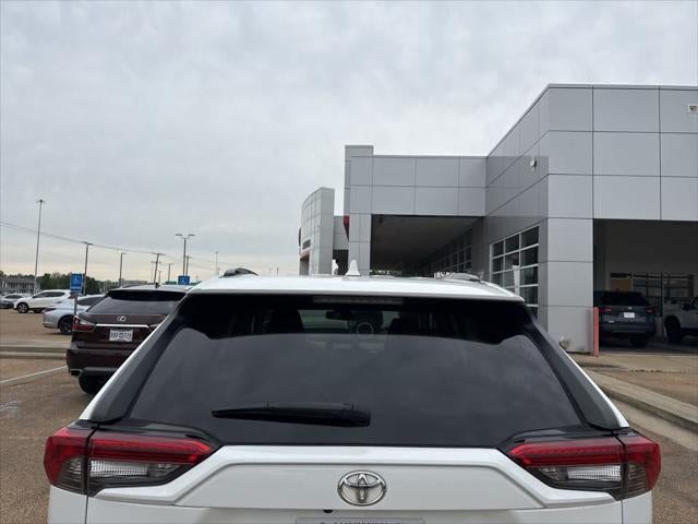 2020 Toyota RAV4 LE FWD