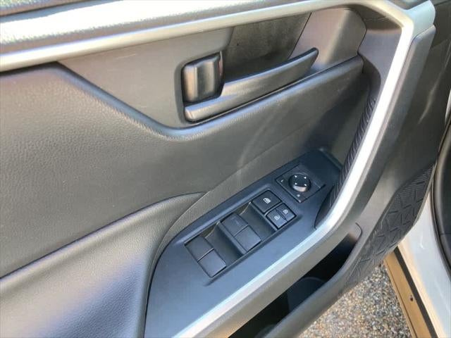 2020 Toyota RAV4 LE FWD