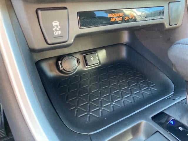 2020 Toyota RAV4 LE FWD