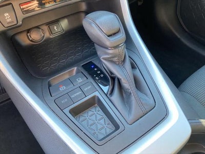 2020 Toyota RAV4 LE FWD