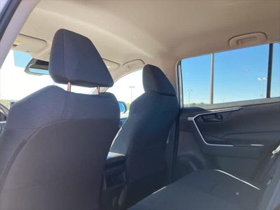 2020 Toyota RAV4 LE FWD
