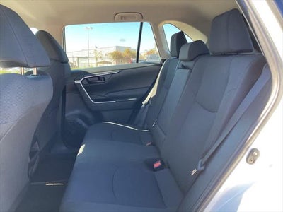 2020 Toyota RAV4 LE FWD