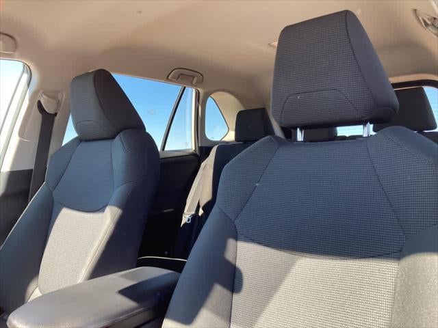 2020 Toyota RAV4 LE FWD