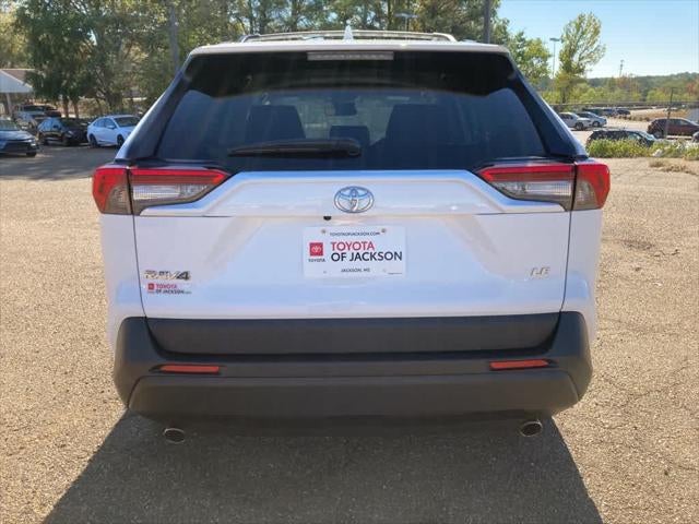 2020 Toyota RAV4 LE FWD