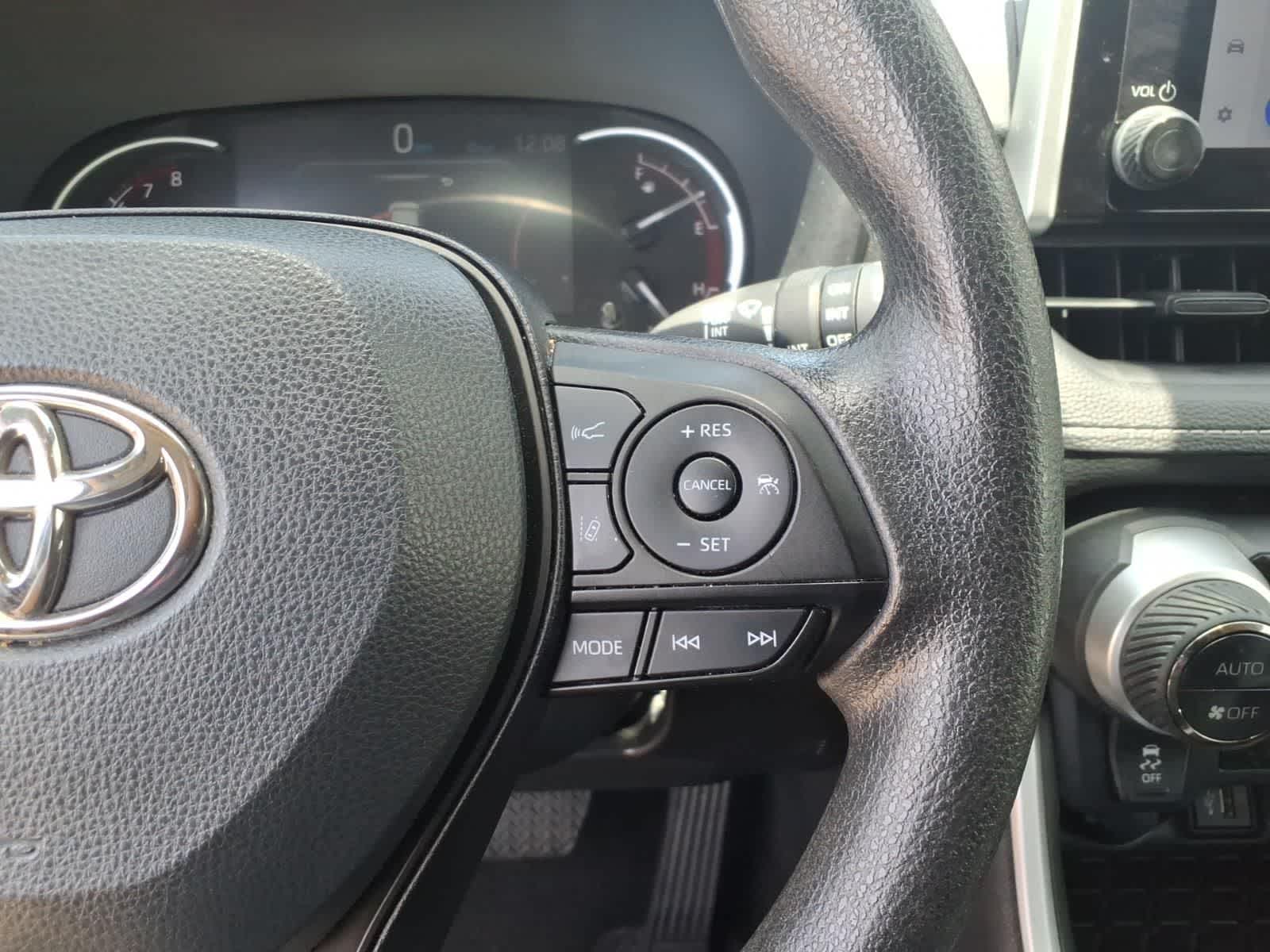 2024 Toyota RAV4 XLE FWD
