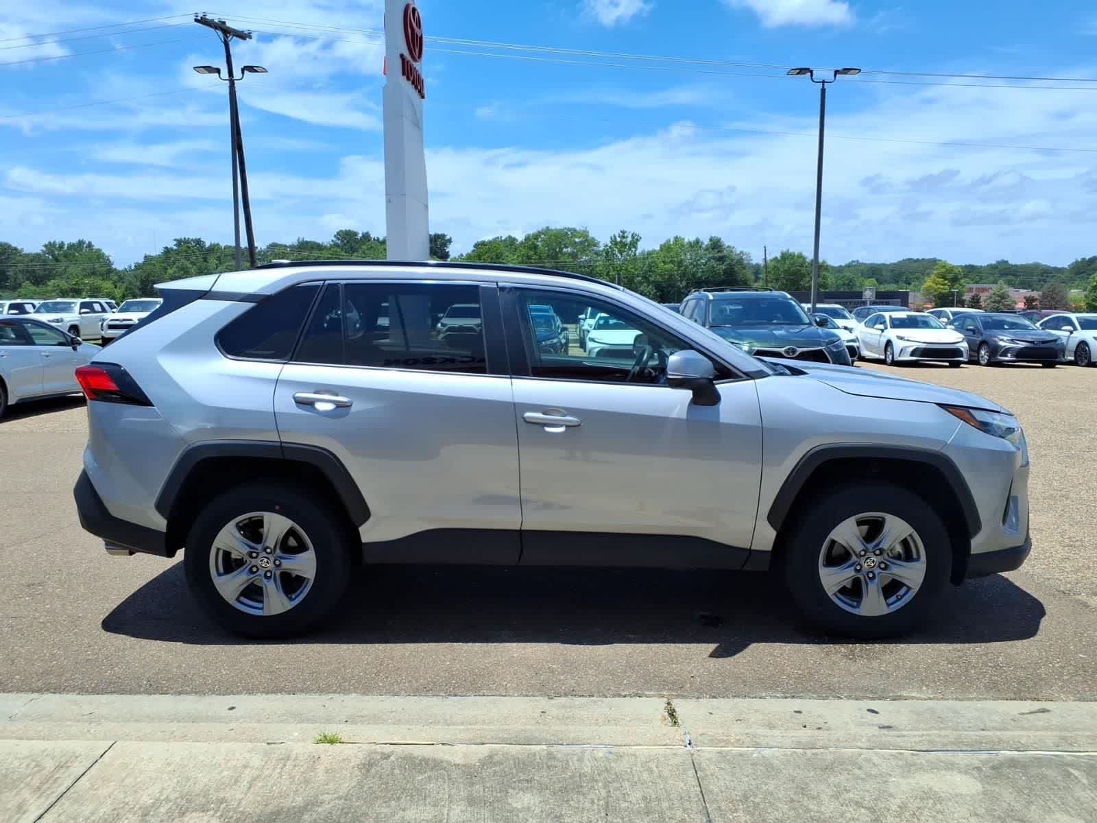 2024 Toyota RAV4 XLE FWD
