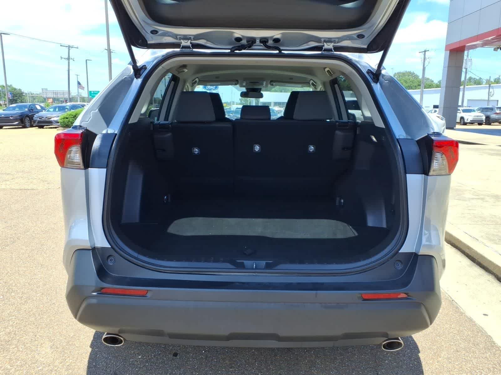 2024 Toyota RAV4 XLE FWD