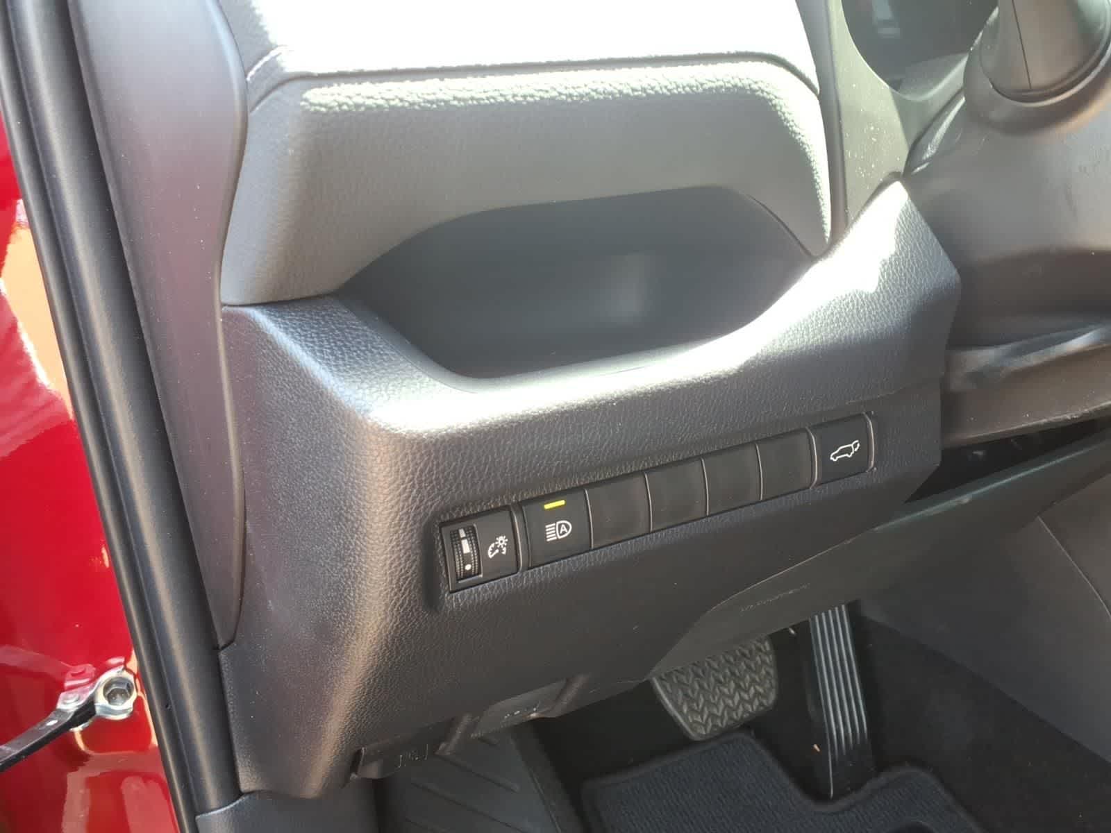 2025 Toyota RAV4 XLE FWD