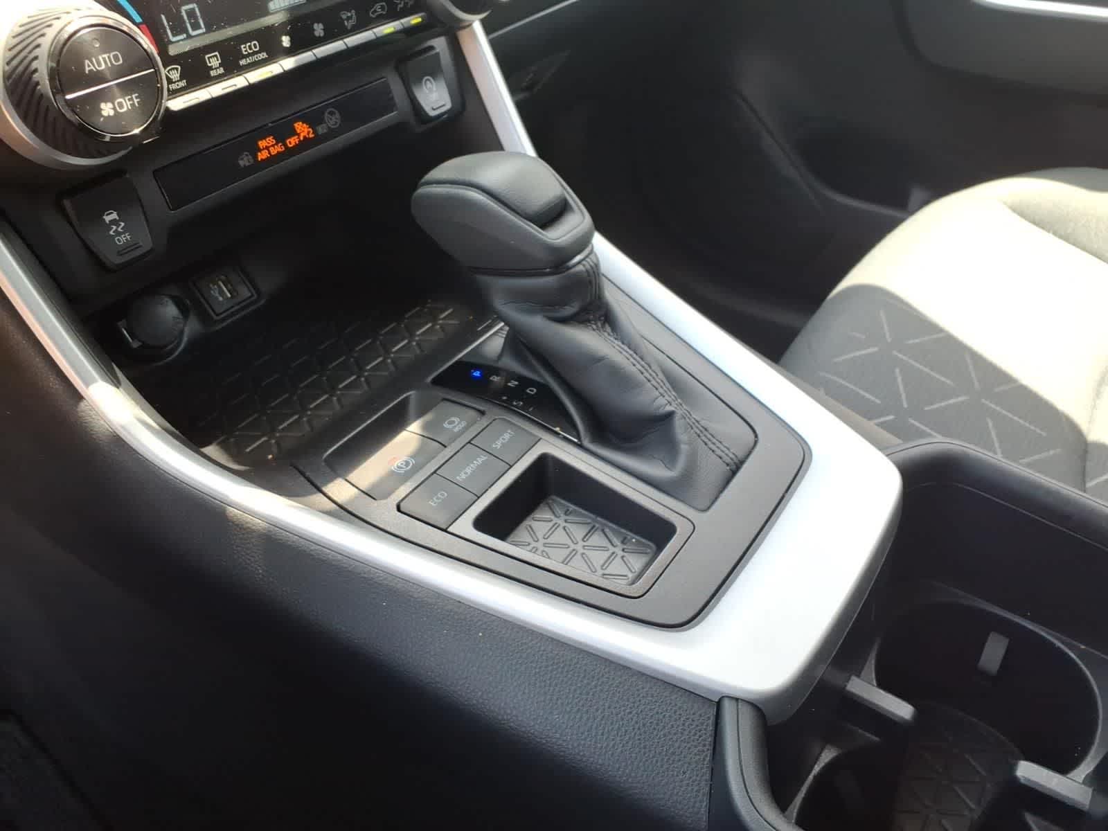 2025 Toyota RAV4 XLE FWD