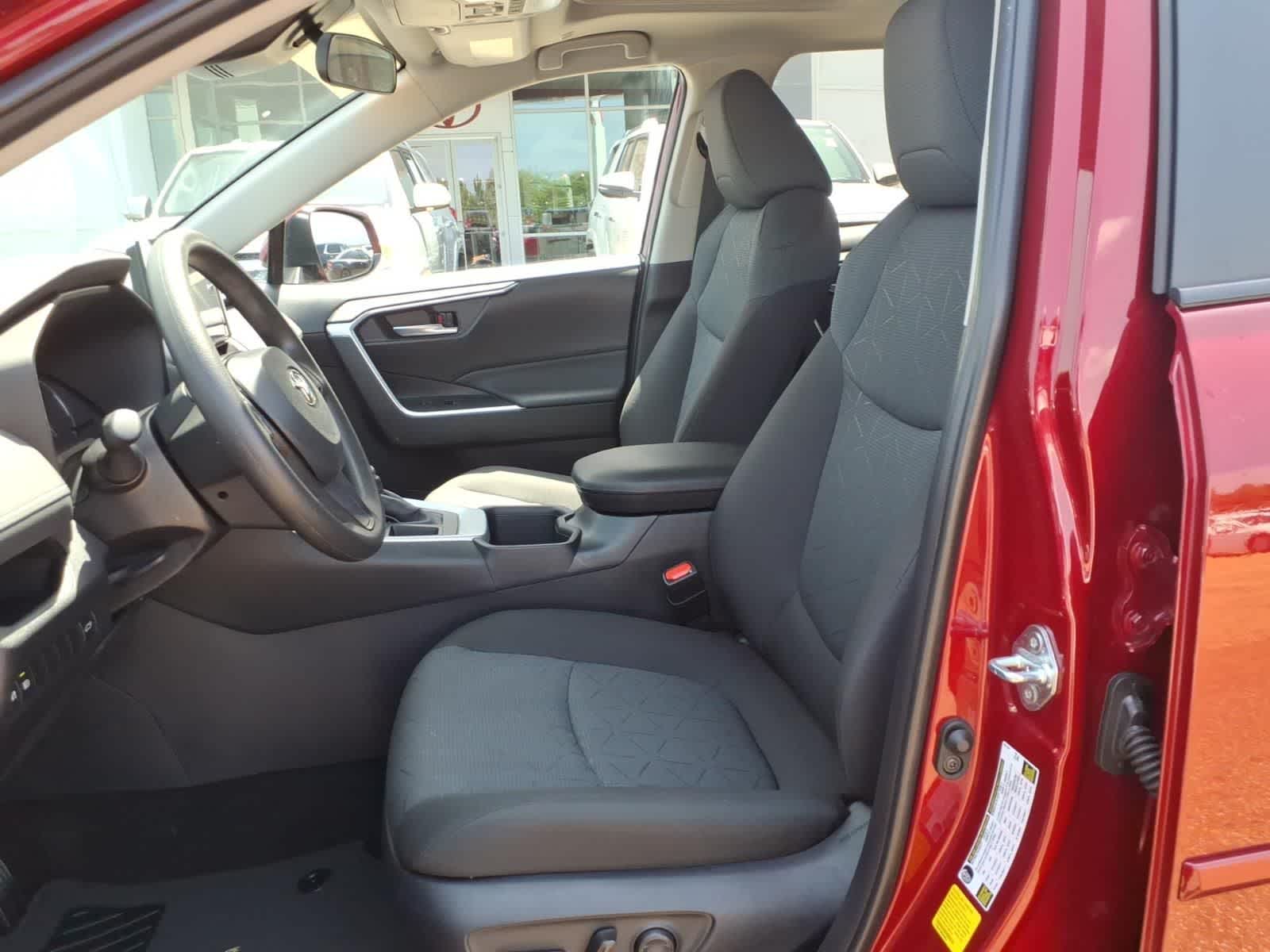 2025 Toyota RAV4 XLE FWD