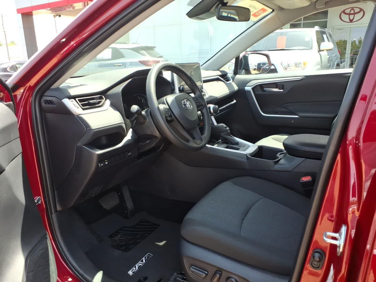 2025 Toyota RAV4 XLE FWD