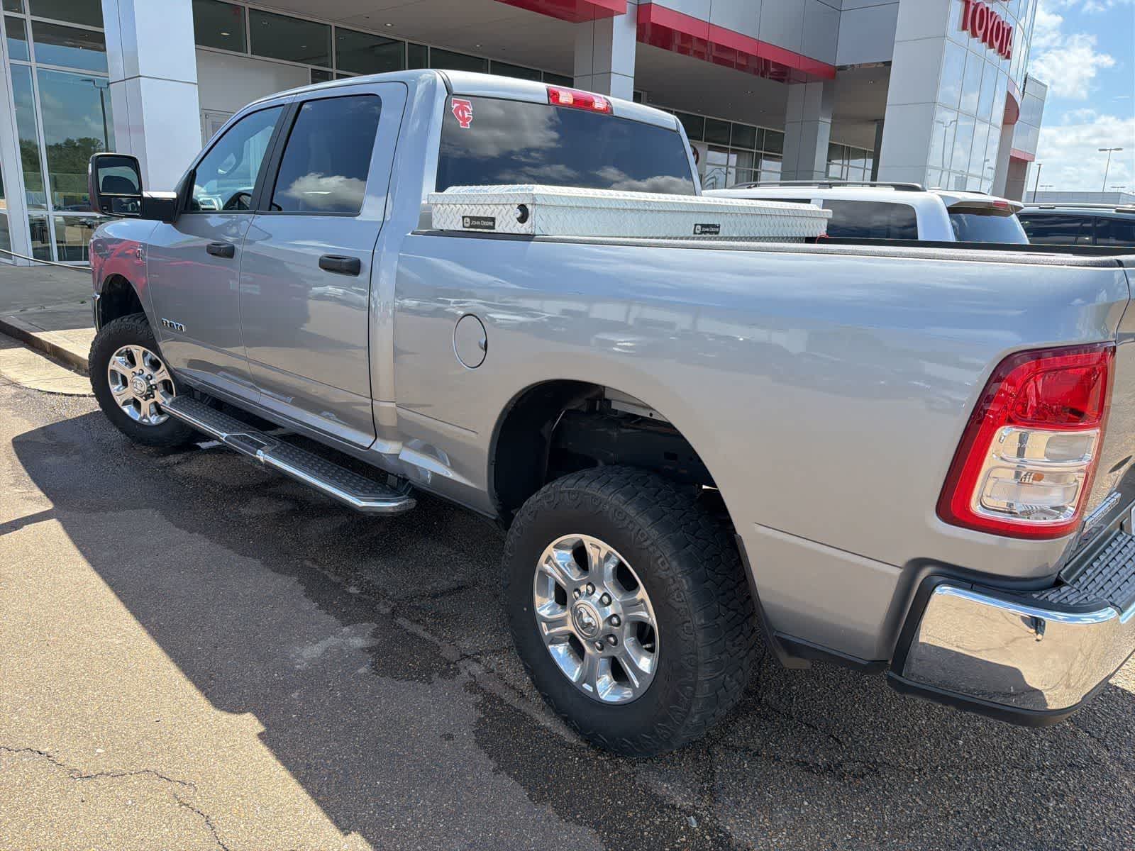 2024 RAM 2500 Big Horn 4x4 Crew Cab 64 Box