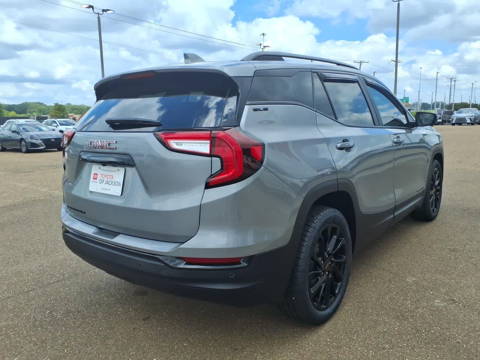 2024 GMC Terrain FWD 4dr SLE