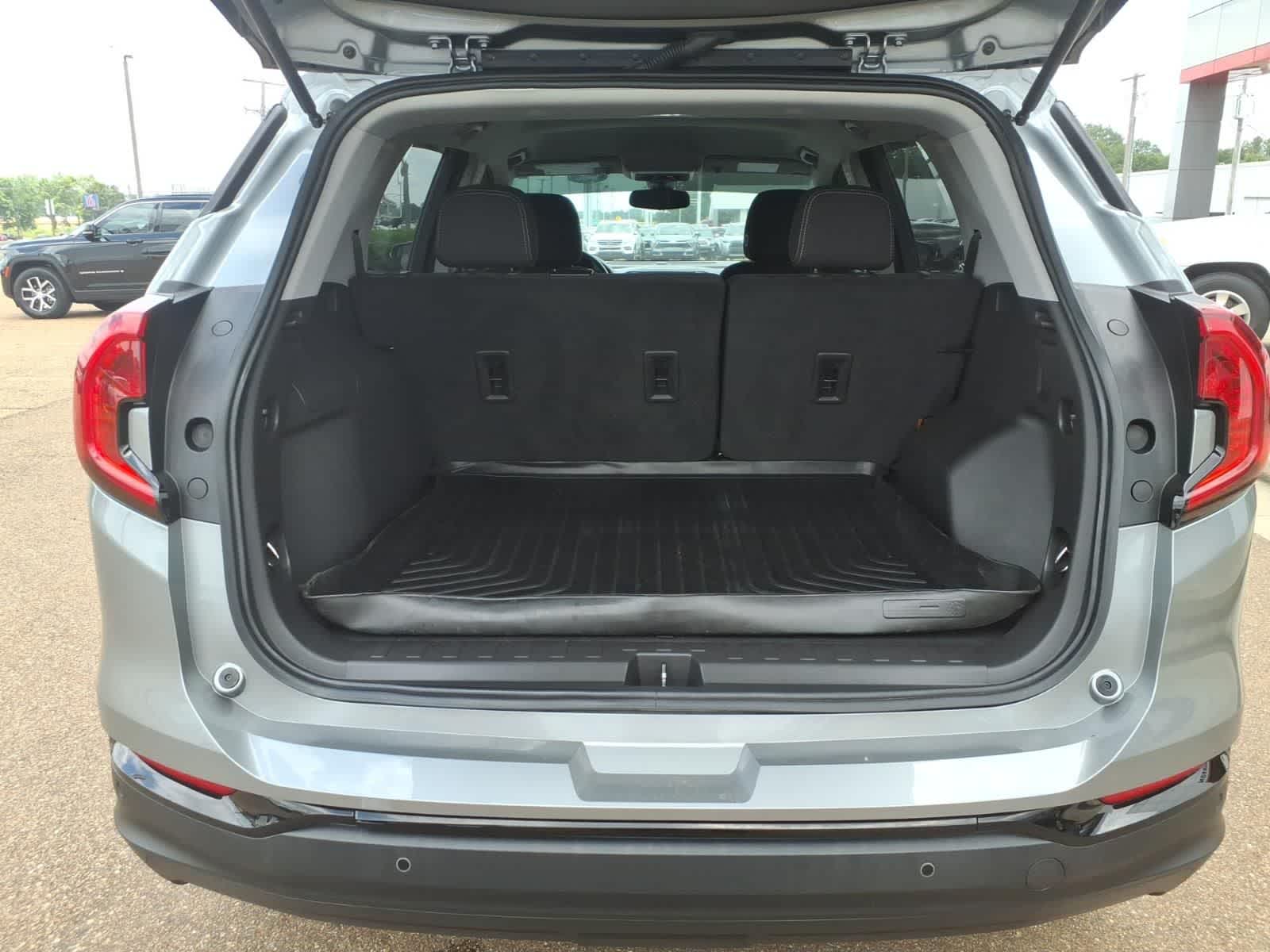 2024 GMC Terrain FWD 4dr SLE